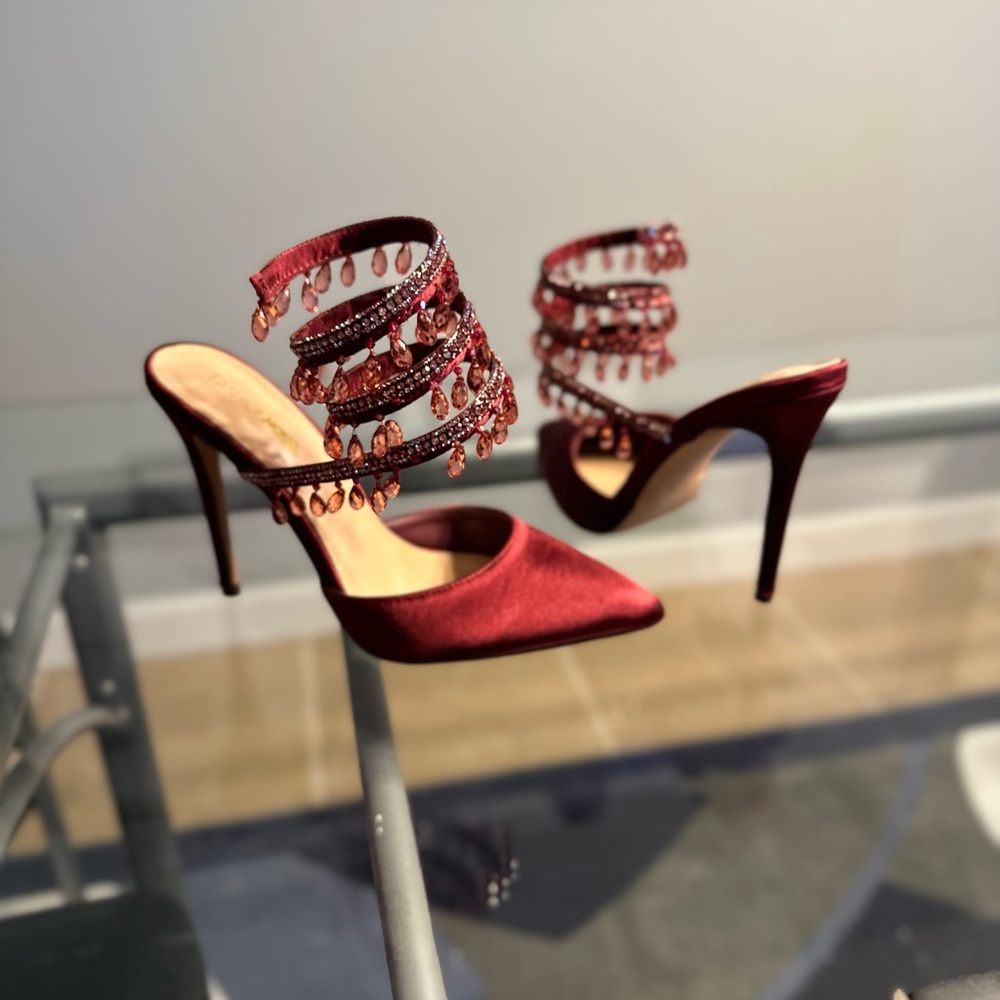 Burgundy wrap up pumps sz 9. Comes with dust bag and box